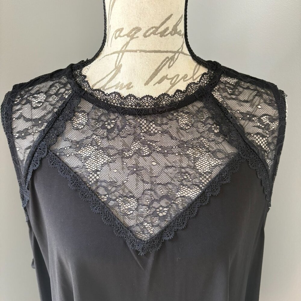 Torrid Black Lace sleeveless shirt Size 3 NWOT